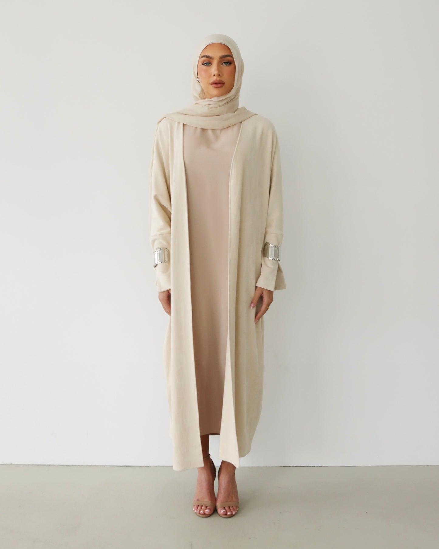 Veloura Abaya Beige