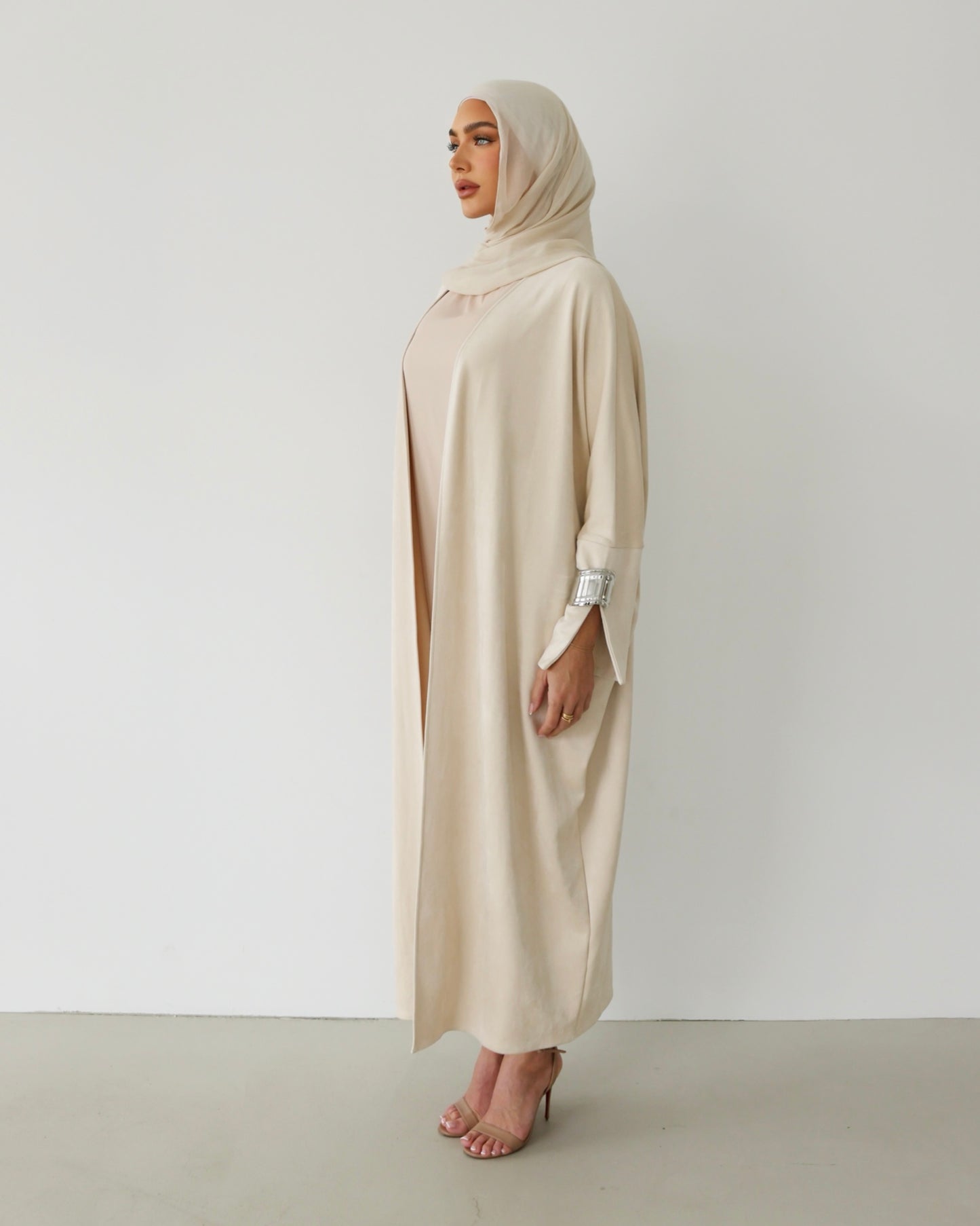 Veloura Abaya Beige
